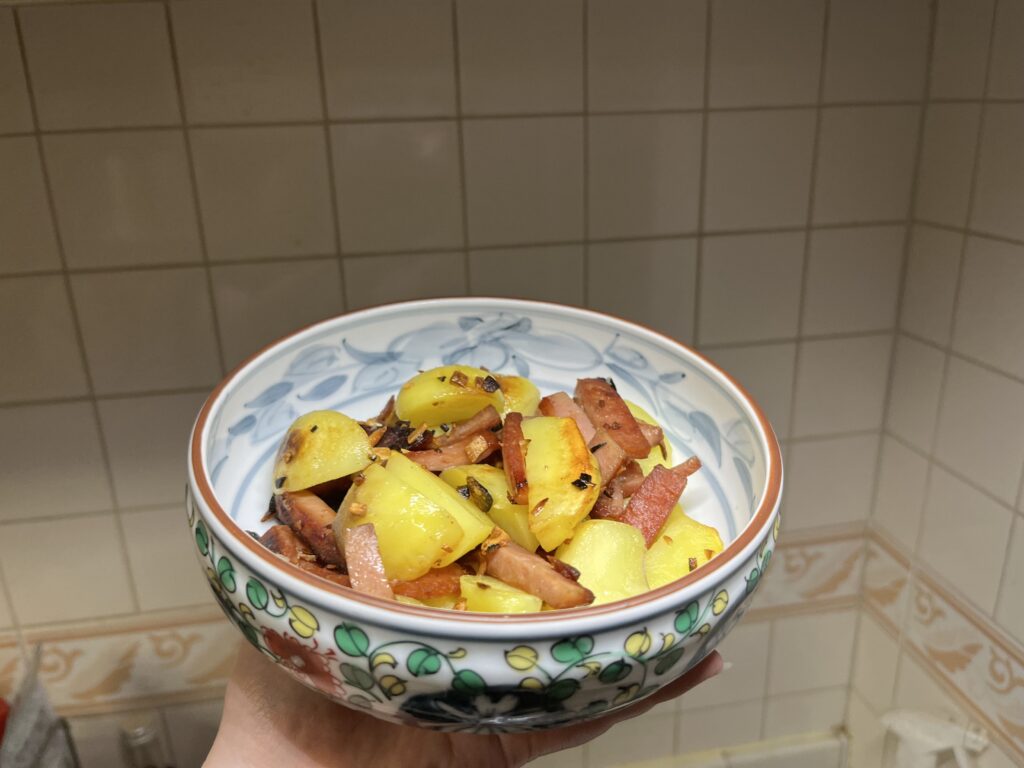 スパムとジャガイモのマスタード炒め