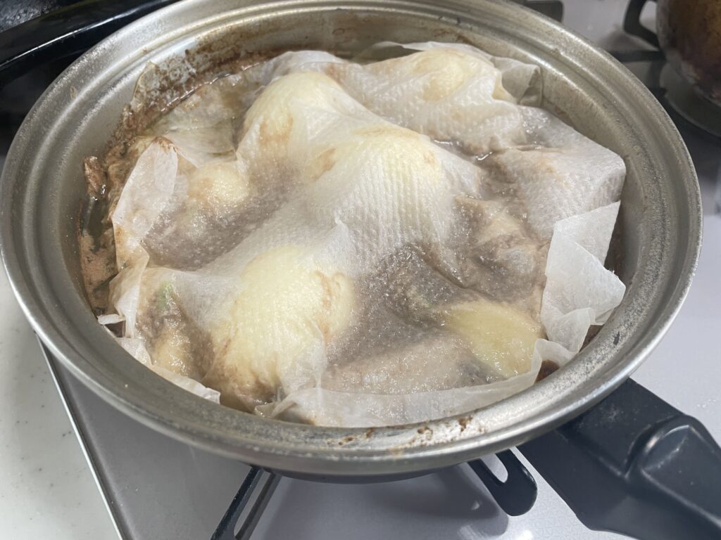 肉骨茶-キッチンペーパーをかぶせて